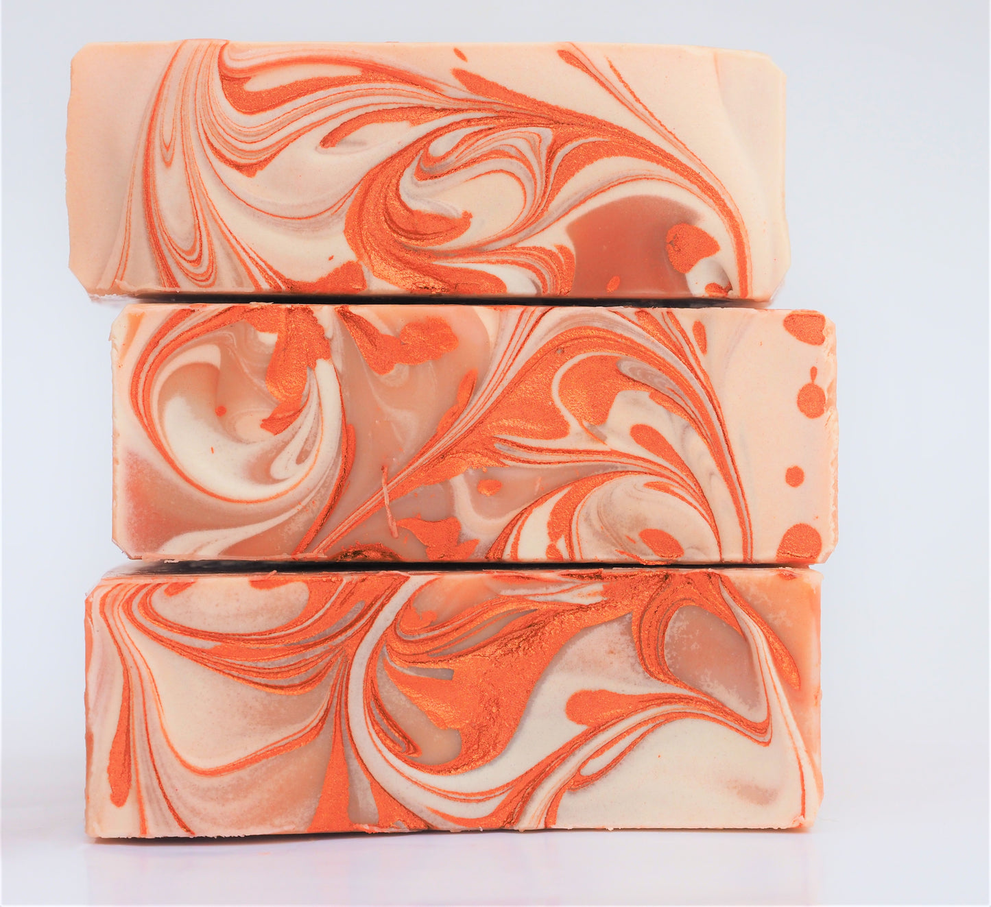 Elegant soap bar with rose and gold hues, scented with rose geranium and ylang-ylang. made in Spain with luxury skincare oils and butters.