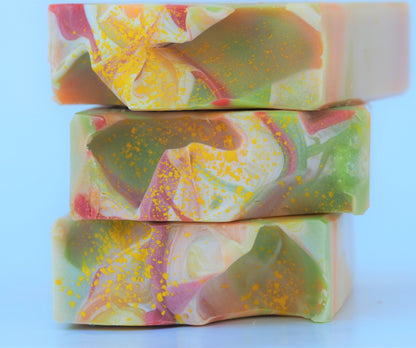 Tinto de Verano inspired soap bar with pink and burgundy swirls, scented with juicy red fruits and citrus. Made with Shea butter and olive oil, made in Spain.